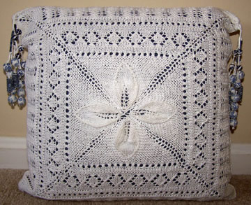 Knitted pillow 1.jpg