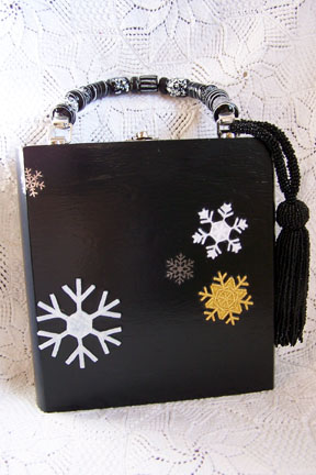 Snowflake purse 3.jpg
